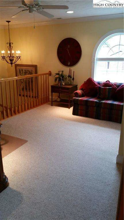 Image number 8 for the current listing