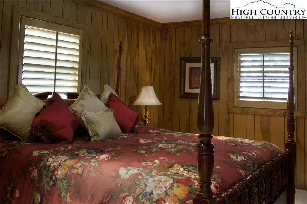 Image number 9 for the current listing