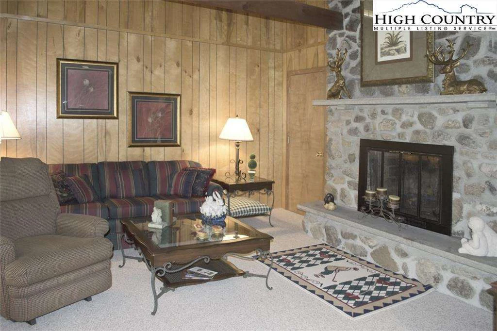 Image number 11 for the current listing