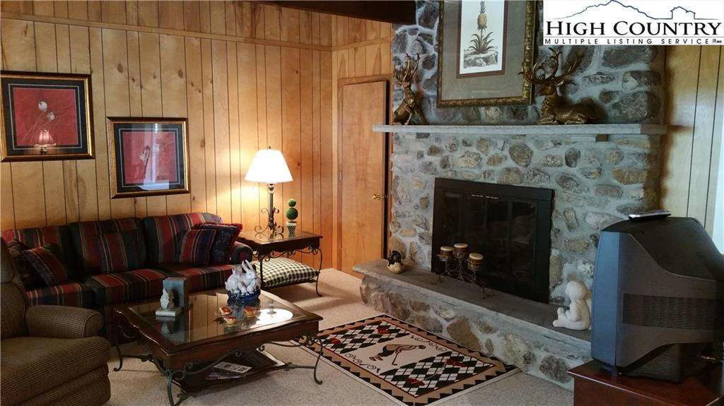 Image number 12 for the current listing