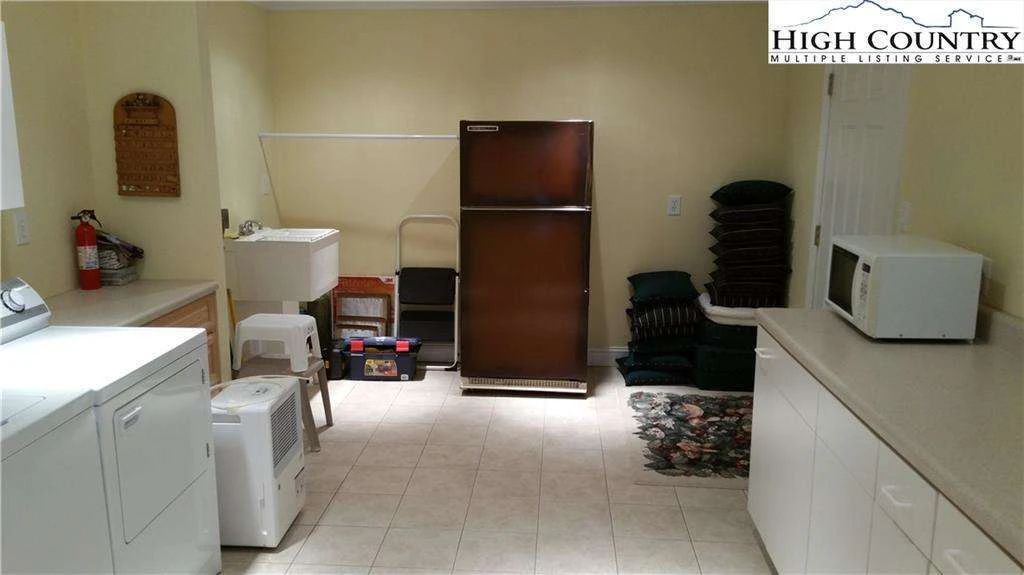 Image number 2 for the current listing