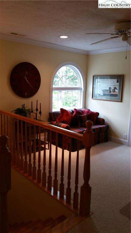 Image number 19 for the current listing