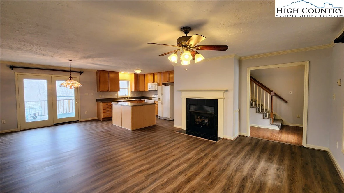 Image number 15 for the current listing