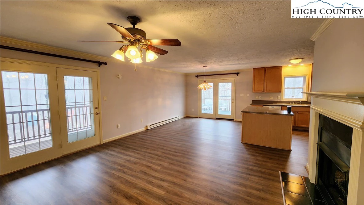Image number 20 for the current listing
