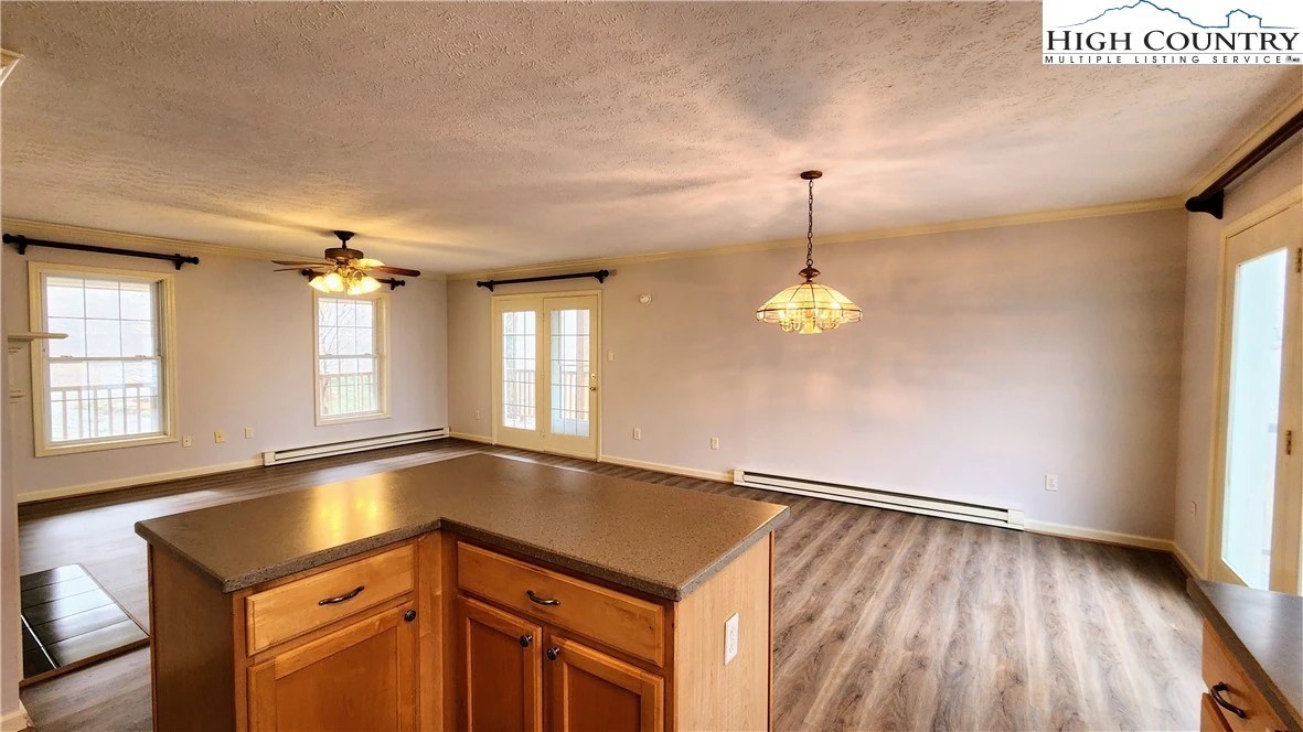 Image number 3 for the current listing