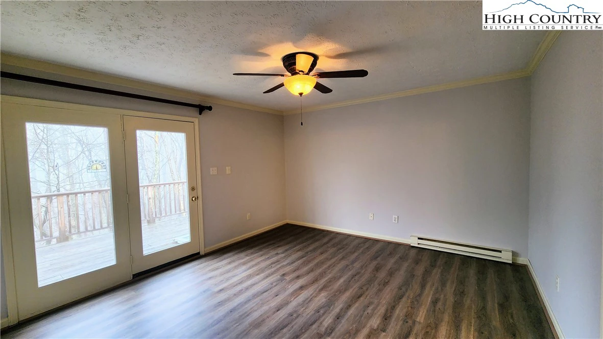 Image number 1 for the current listing