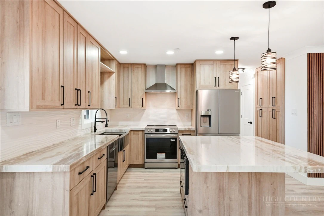 Image number 2 for the current listing
