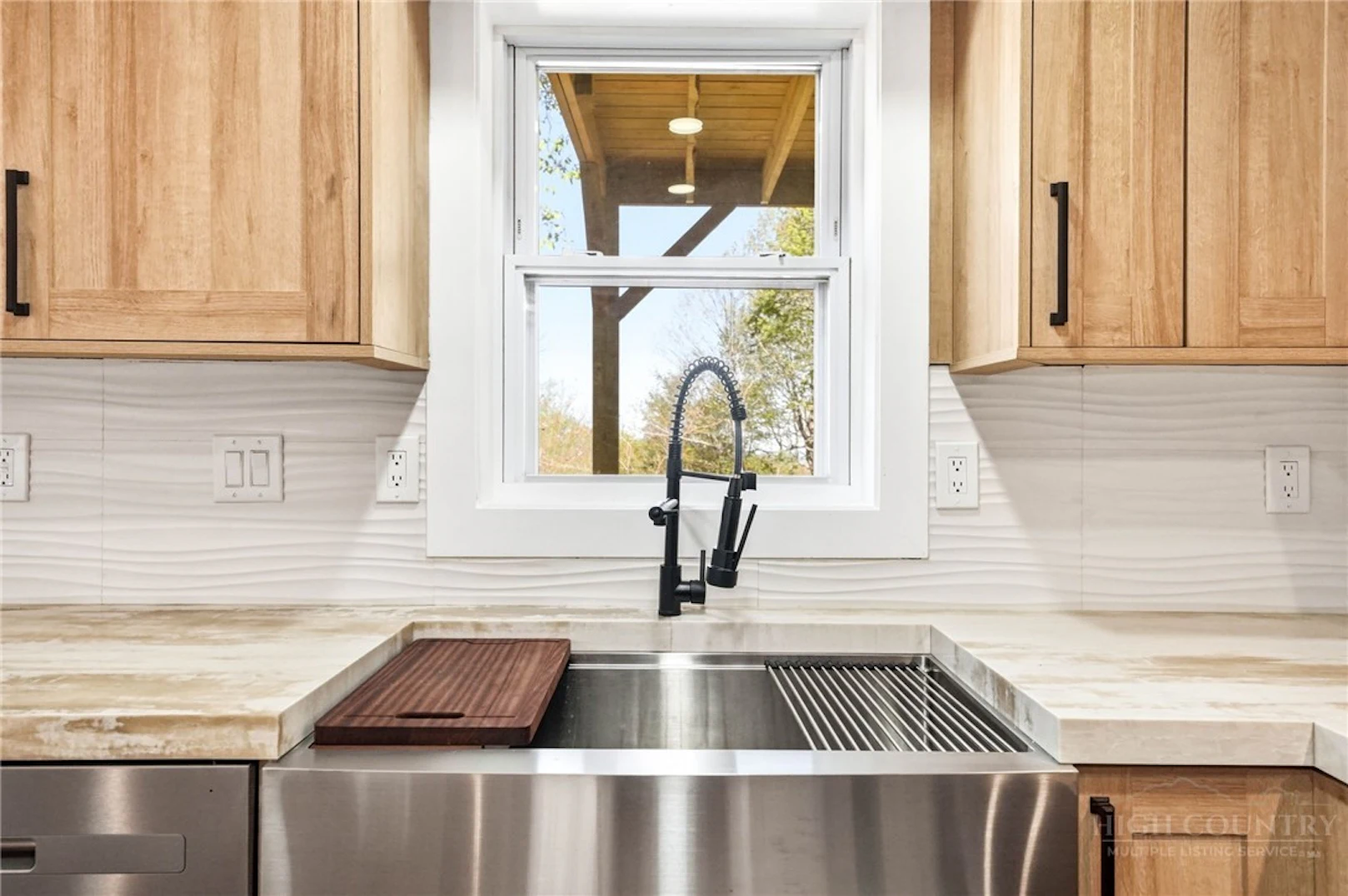Image number 3 for the current listing