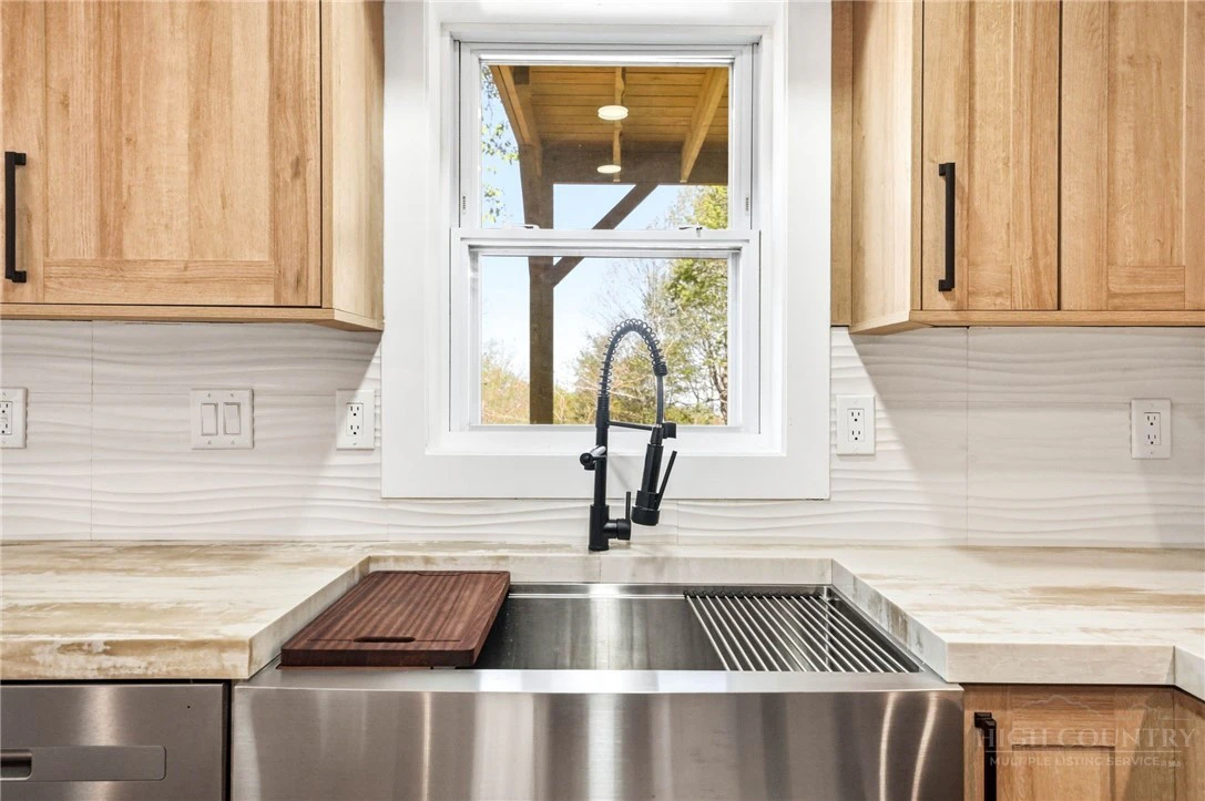 Image number 3 for the current listing