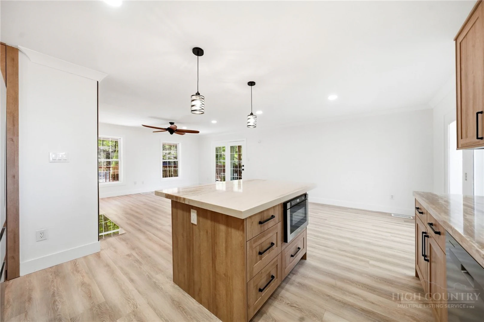Image number 6 for the current listing