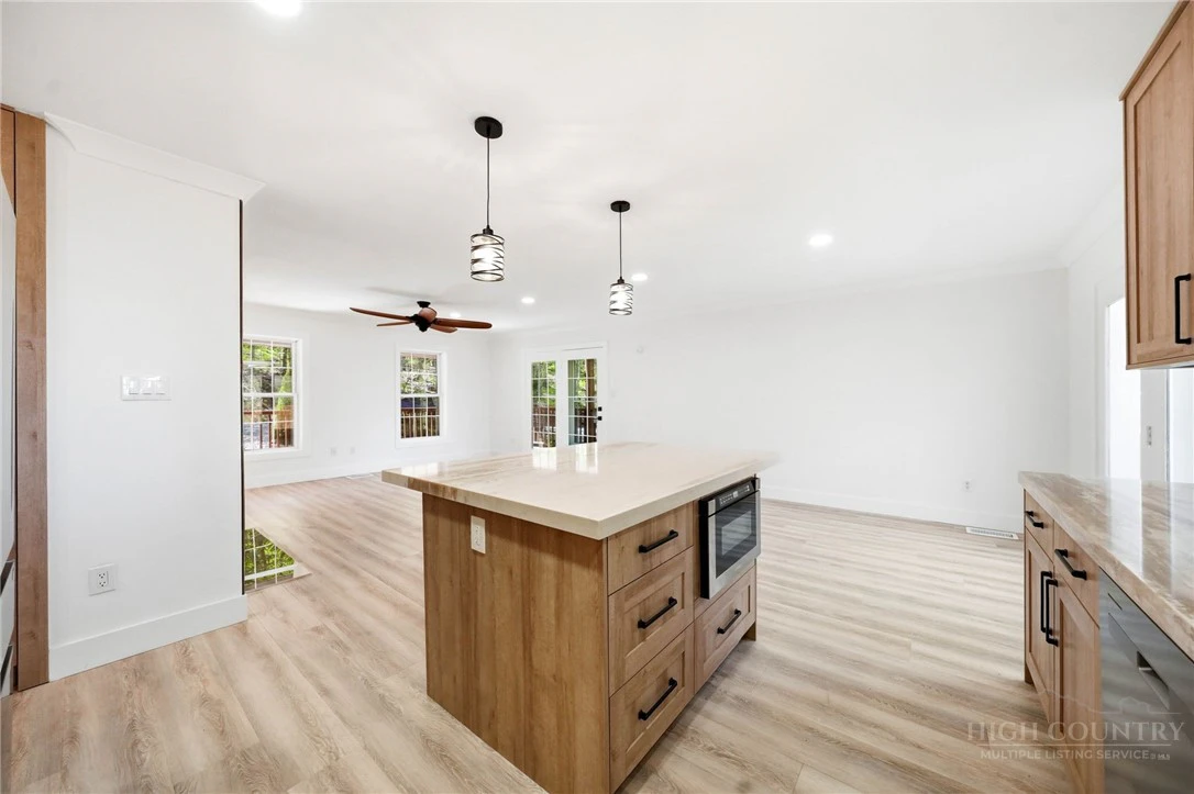Image number 6 for the current listing