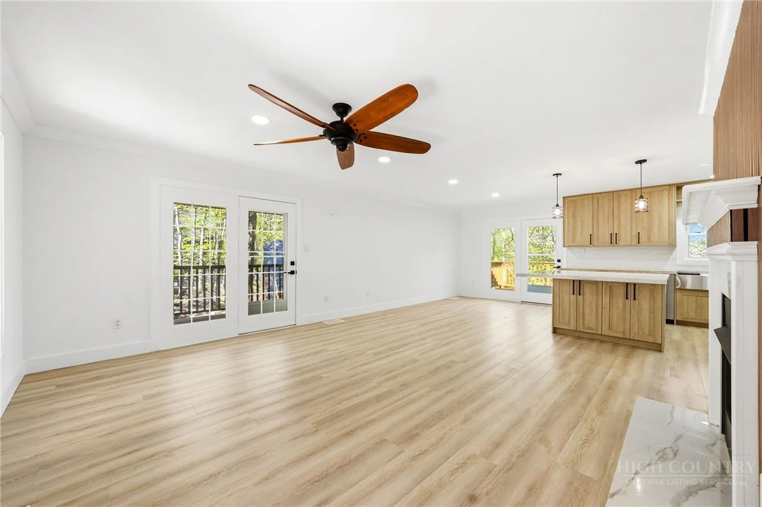 Image number 10 for the current listing