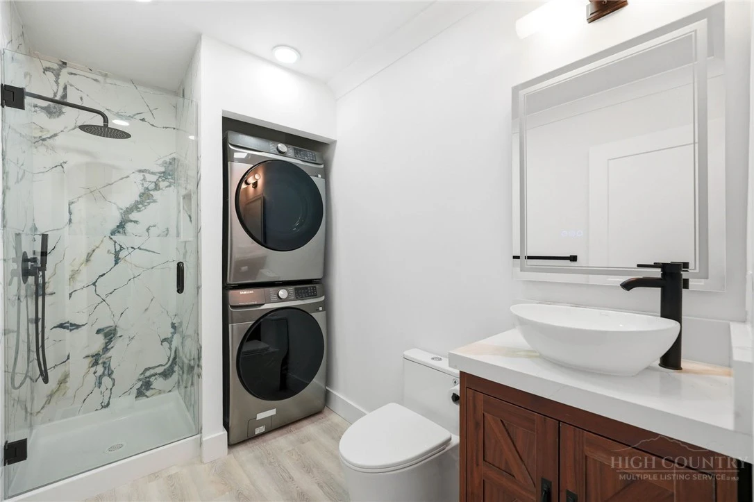 Image number 11 for the current listing