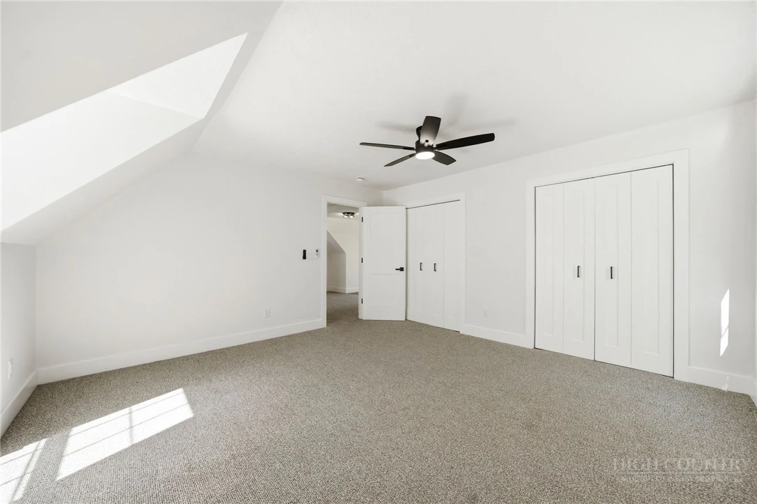 Image number 20 for the current listing