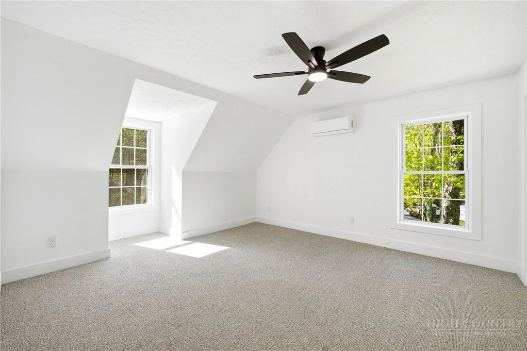 Image number 21 for the current listing