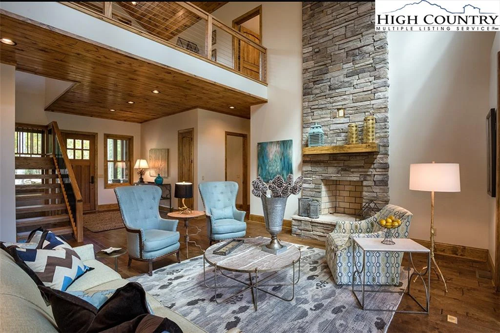 Image number 15 for the current listing