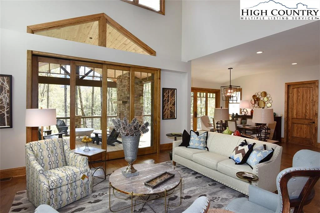 Image number 2 for the current listing