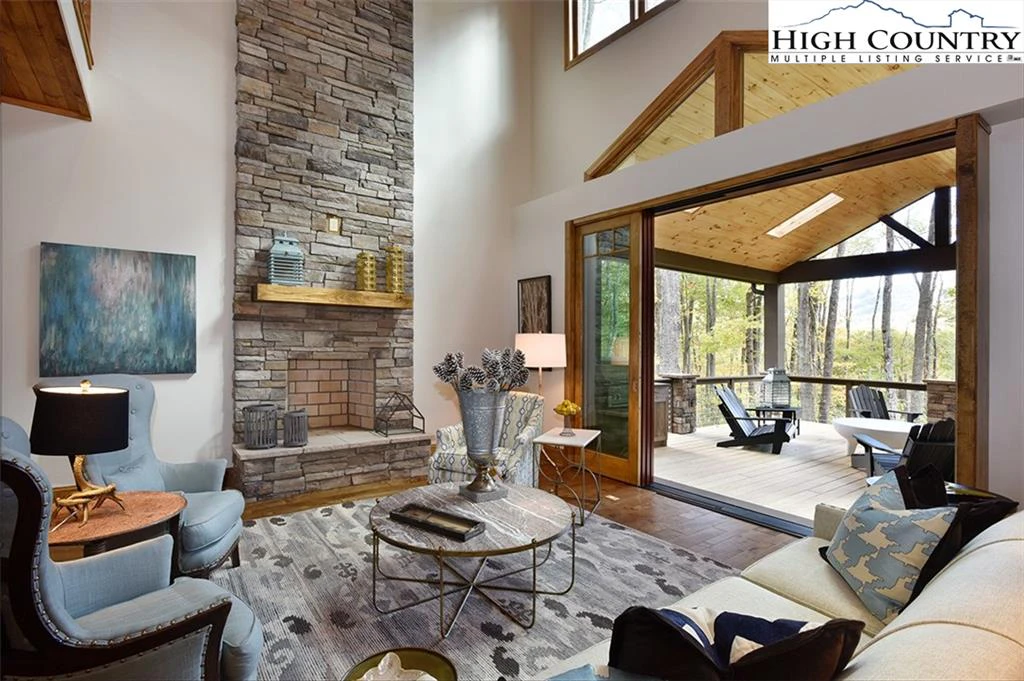 Image number 14 for the current listing