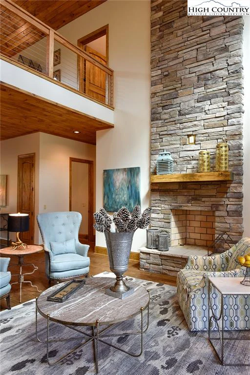 Image number 12 for the current listing