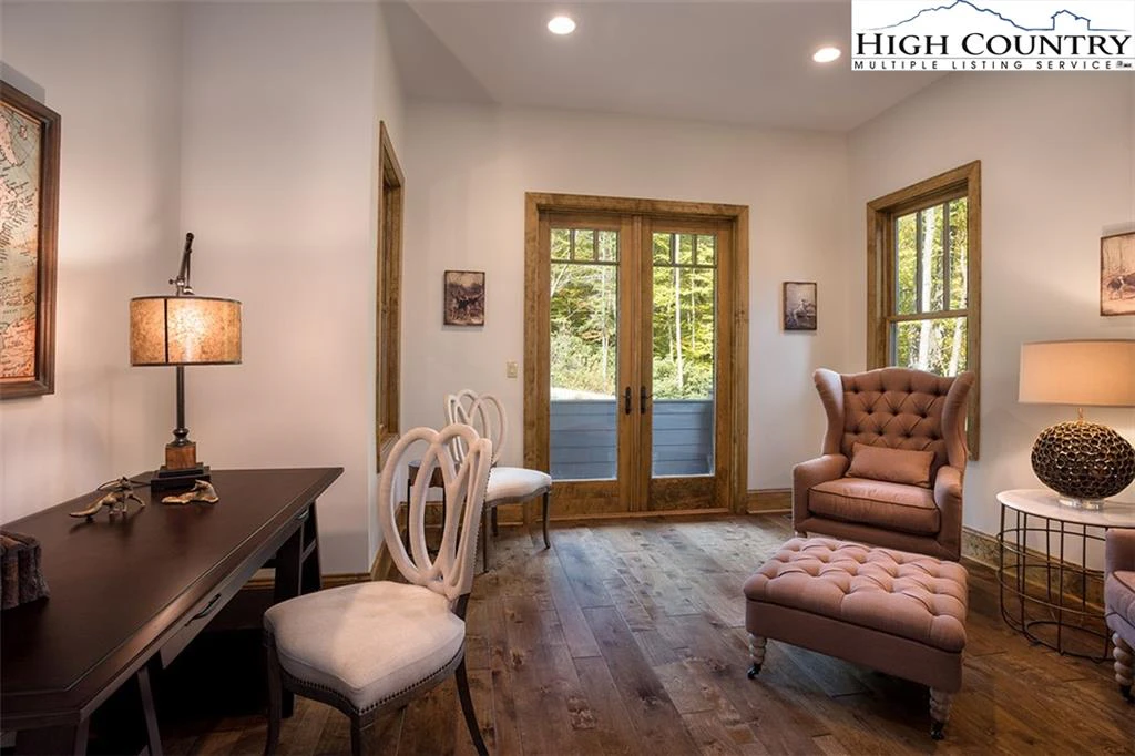 Image number 5 for the current listing
