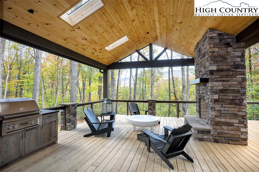 Image number 21 for the current listing