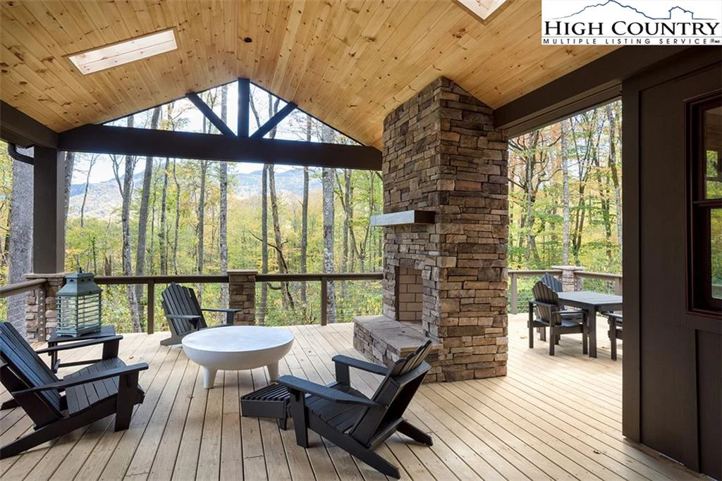 Image number 18 for the current listing