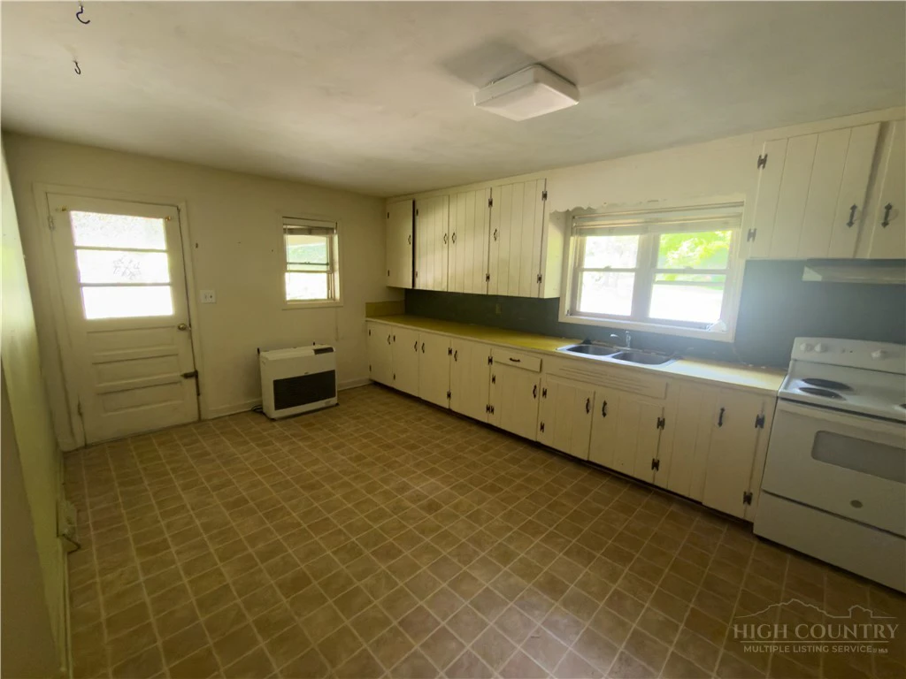 Image number 3 for the current listing