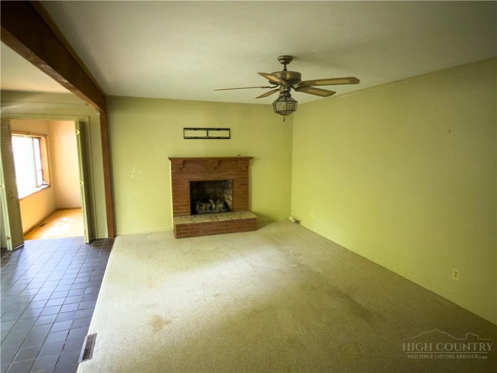Image number 17 for the current listing