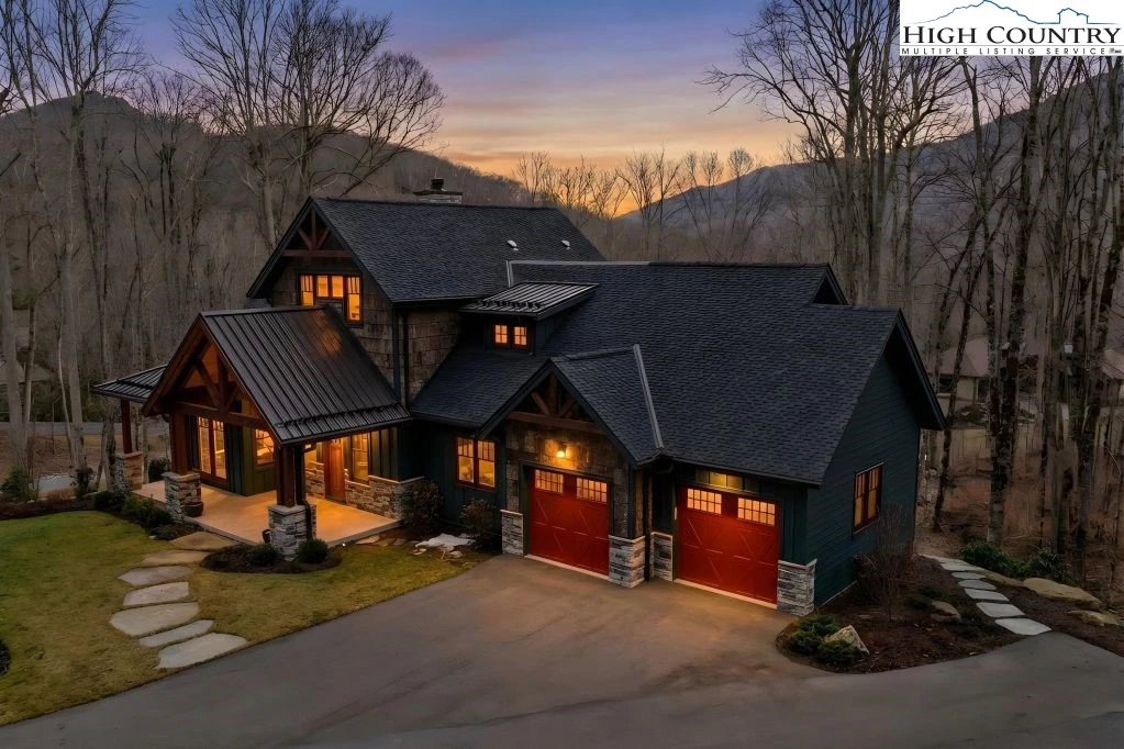 Image number 1 for the current listing