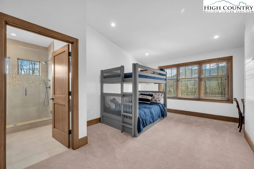 Image number 3 for the current listing
