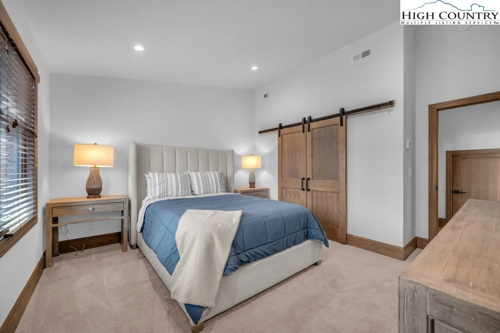 Image number 5 for the current listing