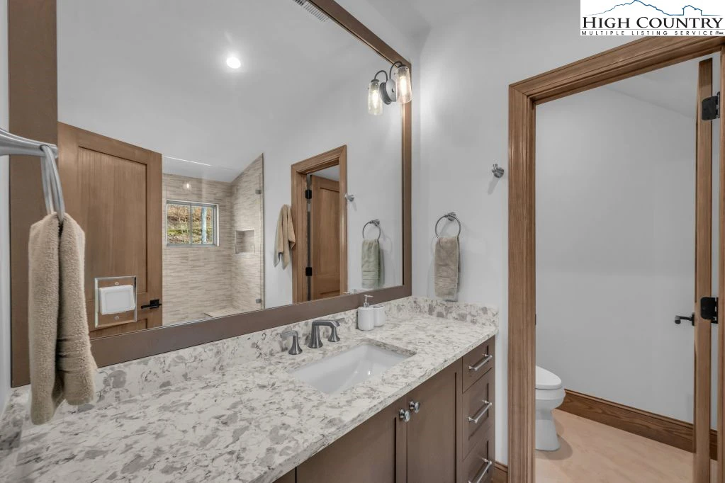 Image number 7 for the current listing