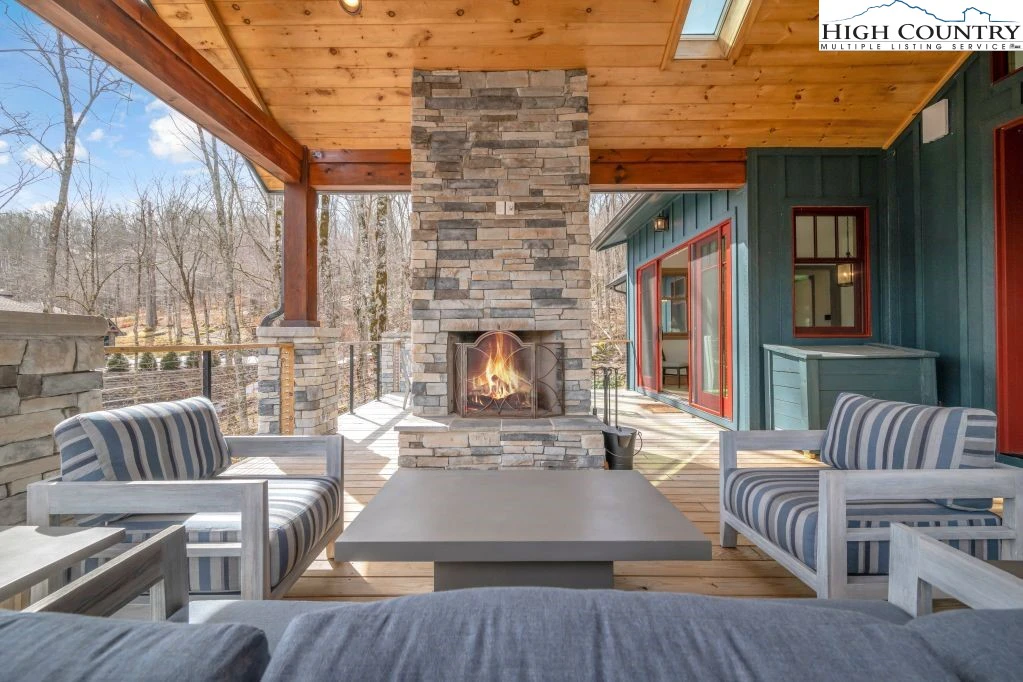 Image number 11 for the current listing