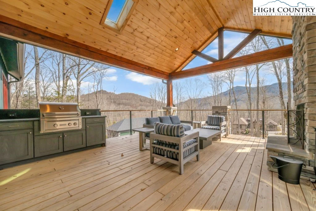 Image number 13 for the current listing