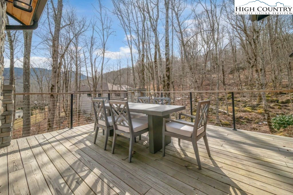 Image number 15 for the current listing