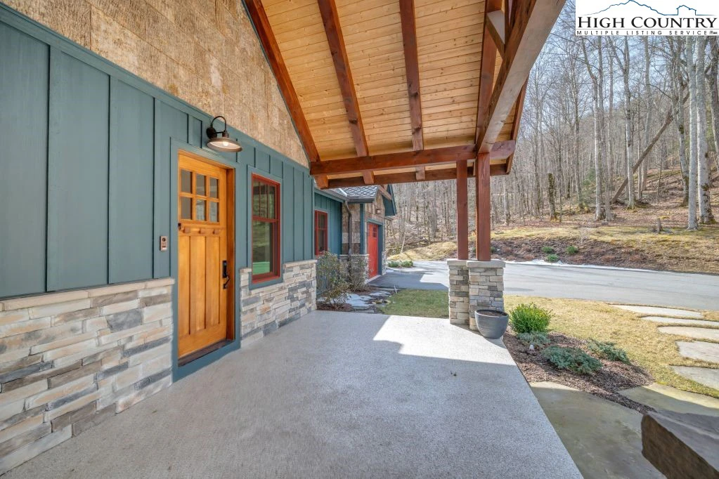 Image number 16 for the current listing