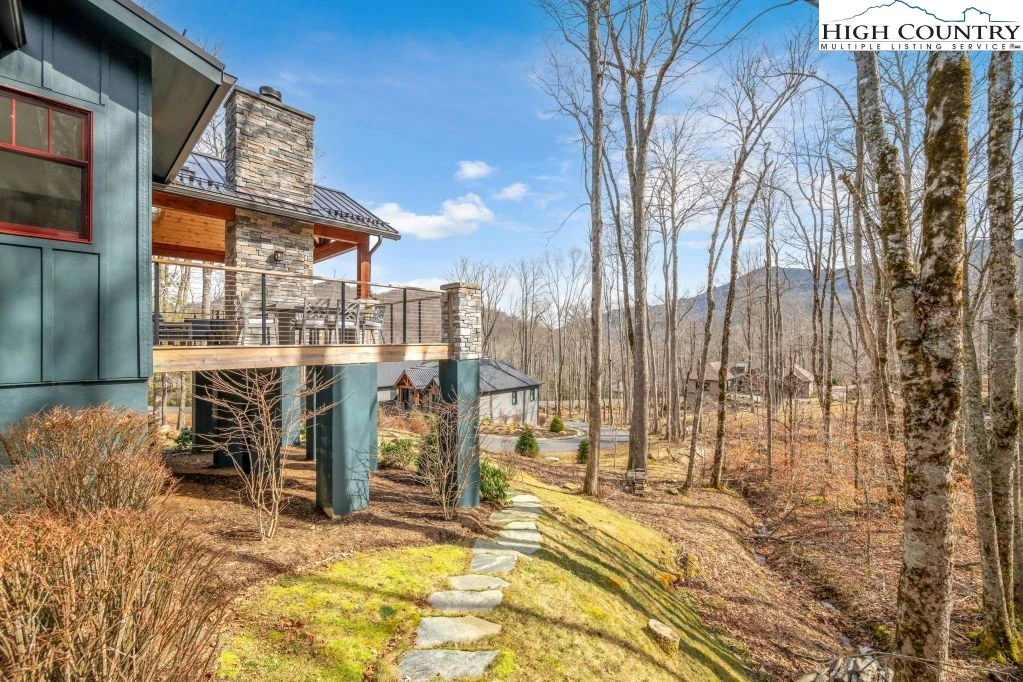 Image number 17 for the current listing
