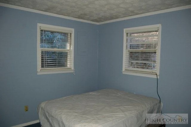 Image number 13 for the current listing