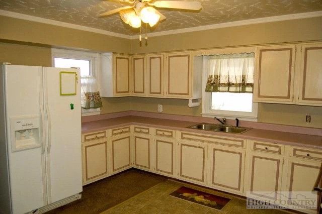 Image number 7 for the current listing