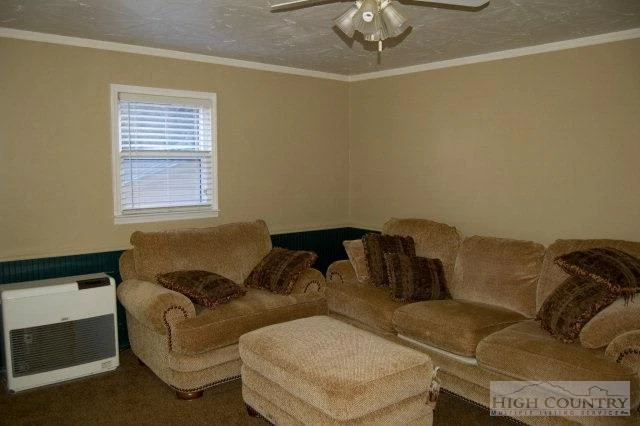Image number 9 for the current listing