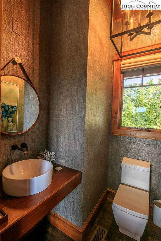Image number 7 for the current listing