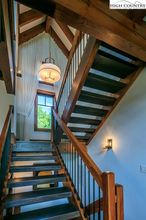 Image number 9 for the current listing