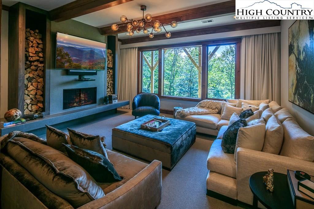 Image number 19 for the current listing