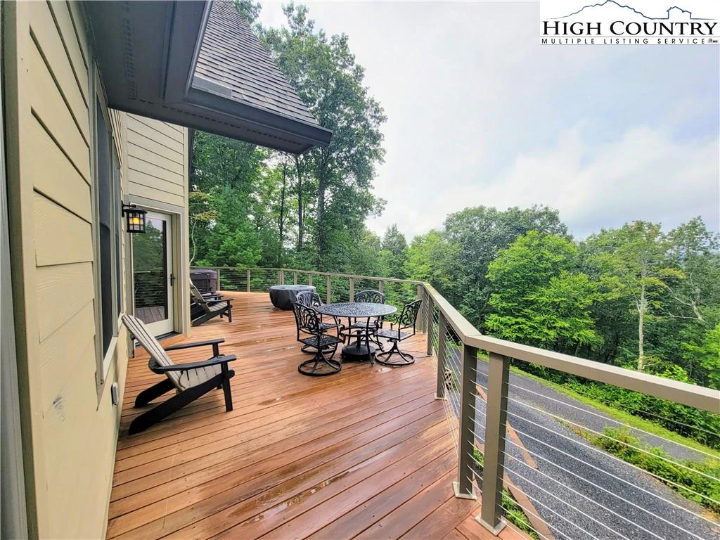 Image number 4 for the current listing