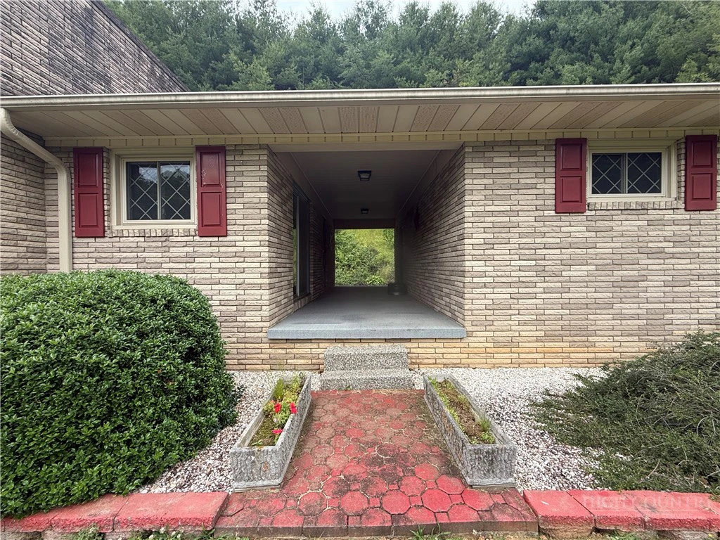 Image number 2 for the current listing