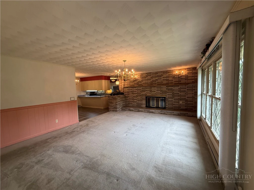 Image number 8 for the current listing