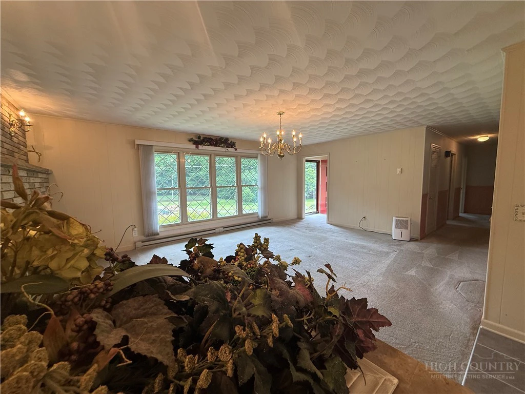 Image number 11 for the current listing