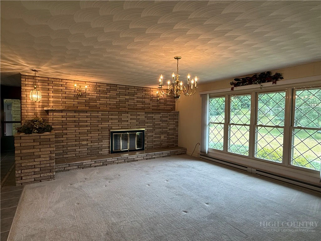 Image number 13 for the current listing