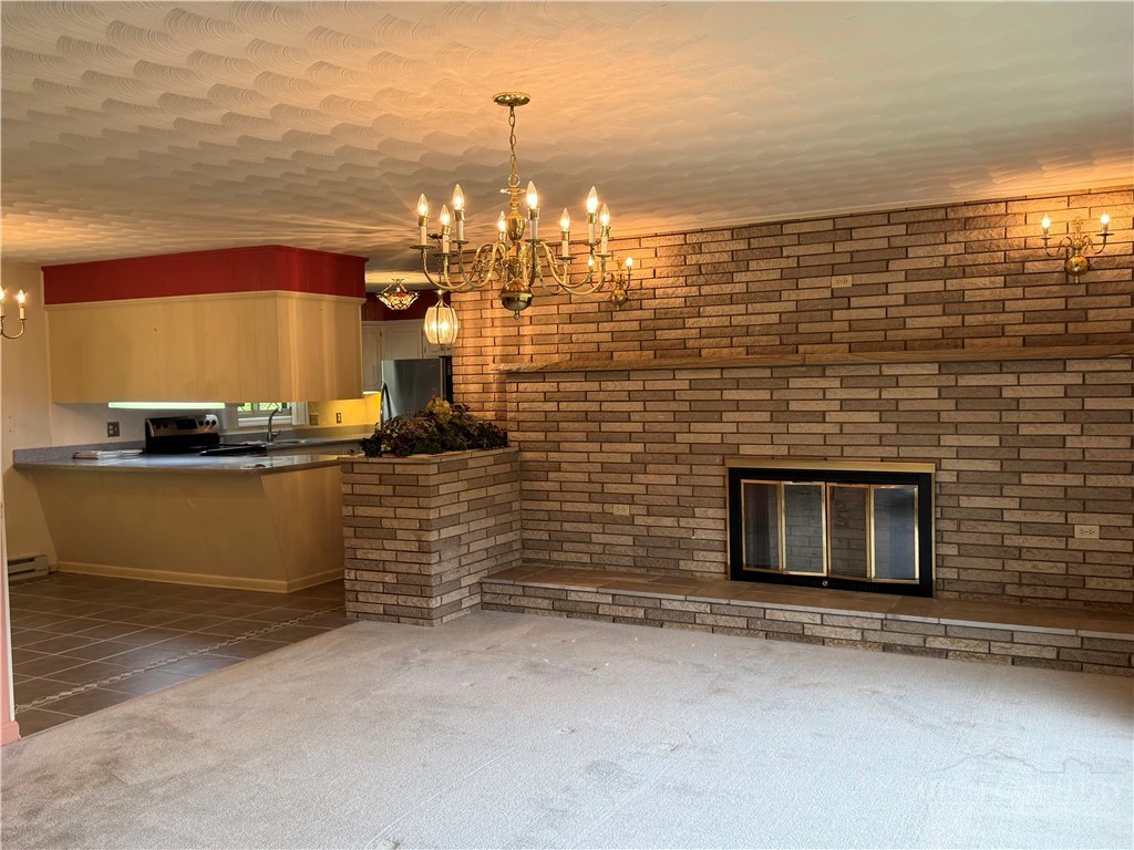 Image number 14 for the current listing
