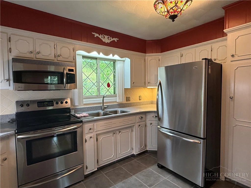 Image number 15 for the current listing